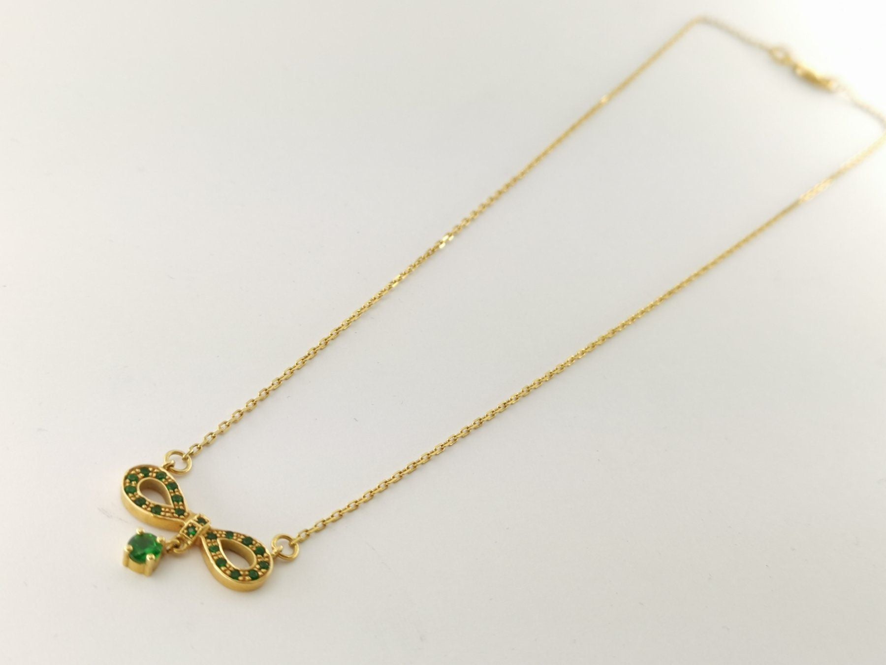 18K Goldkette mit Grünen Steine