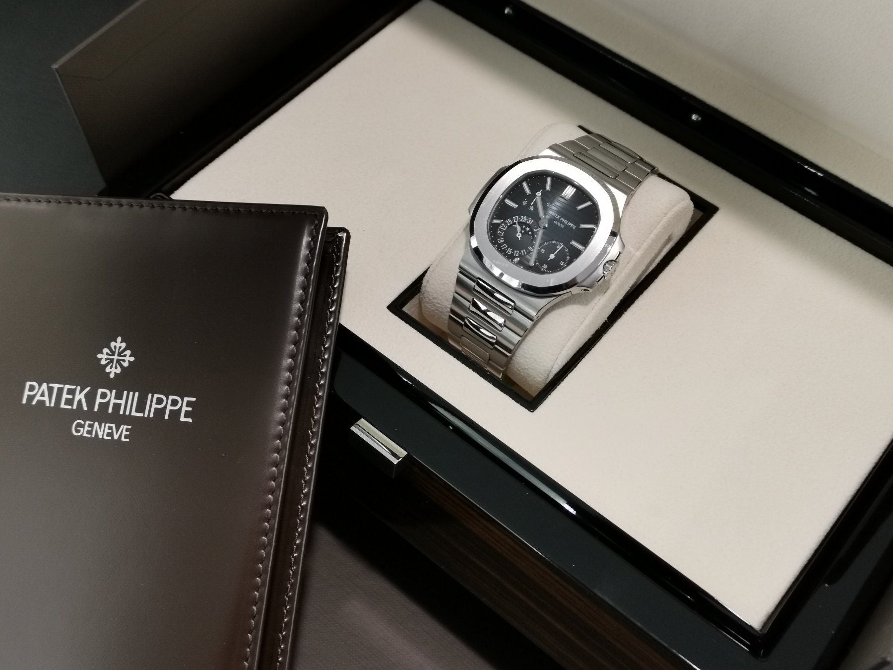 Patek Philippe Nautilus 57121A-001 Full Set