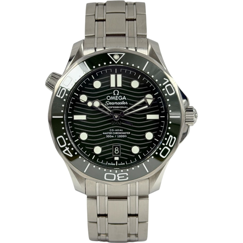 Omega Seamaster Diver 300M grün - 210.30.42.20.10.001 auf Stargold.ch erhältlich.