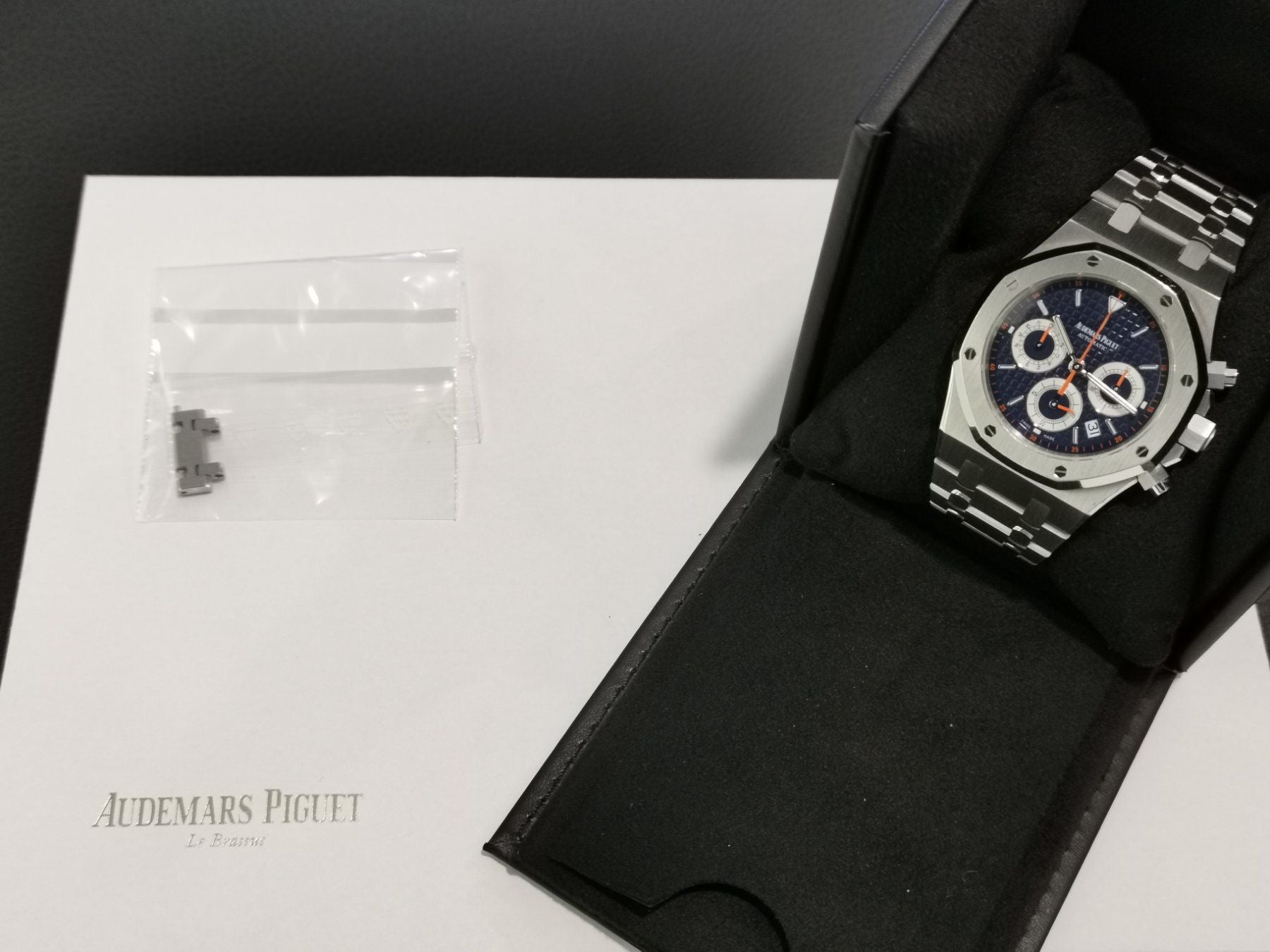 Audemars Piguet Royal Oak Chronograph Blau - 39 mm - 26900 CHF Zürich