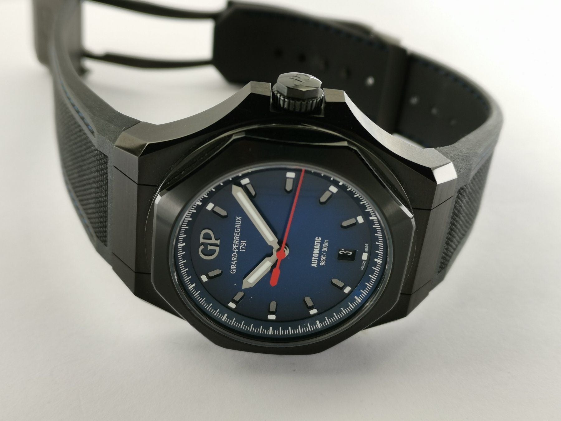 Girard Perregaux Laureato Absolute 44mm - 44 mm - 6590 CHF Zürich