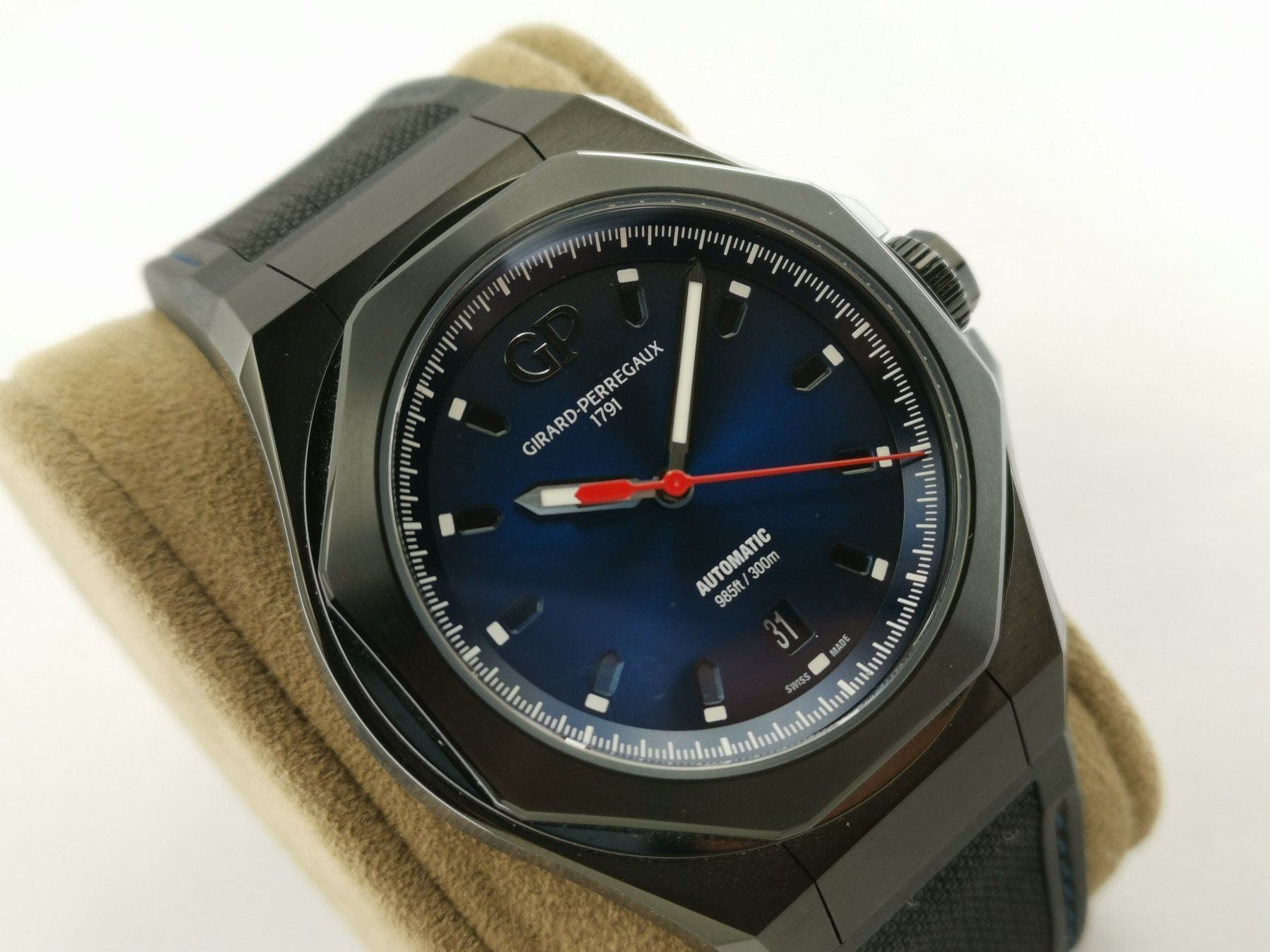 Girard Perregaux Laureato Absolute 44mm - 44 mm - 6590 CHF Zürich