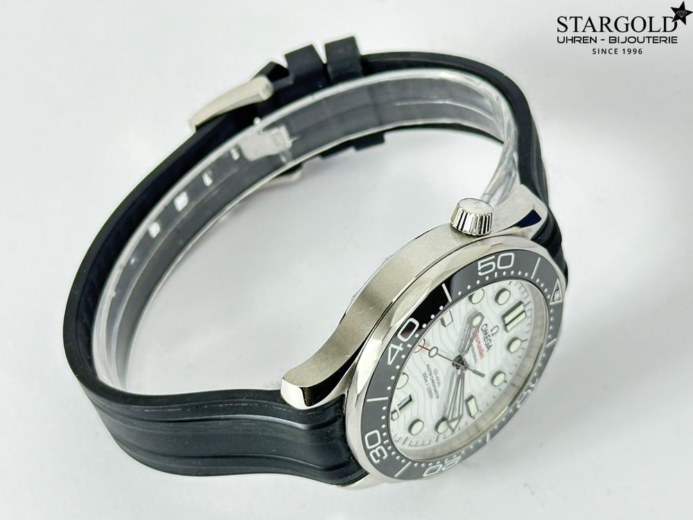 Omega Seamaster Diver 300 - 210.32.42.20.04.001