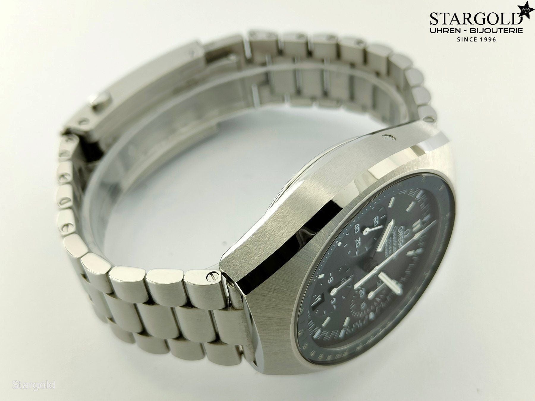 Omega Speedmaster Mark II - 327.10.43.50.01.001