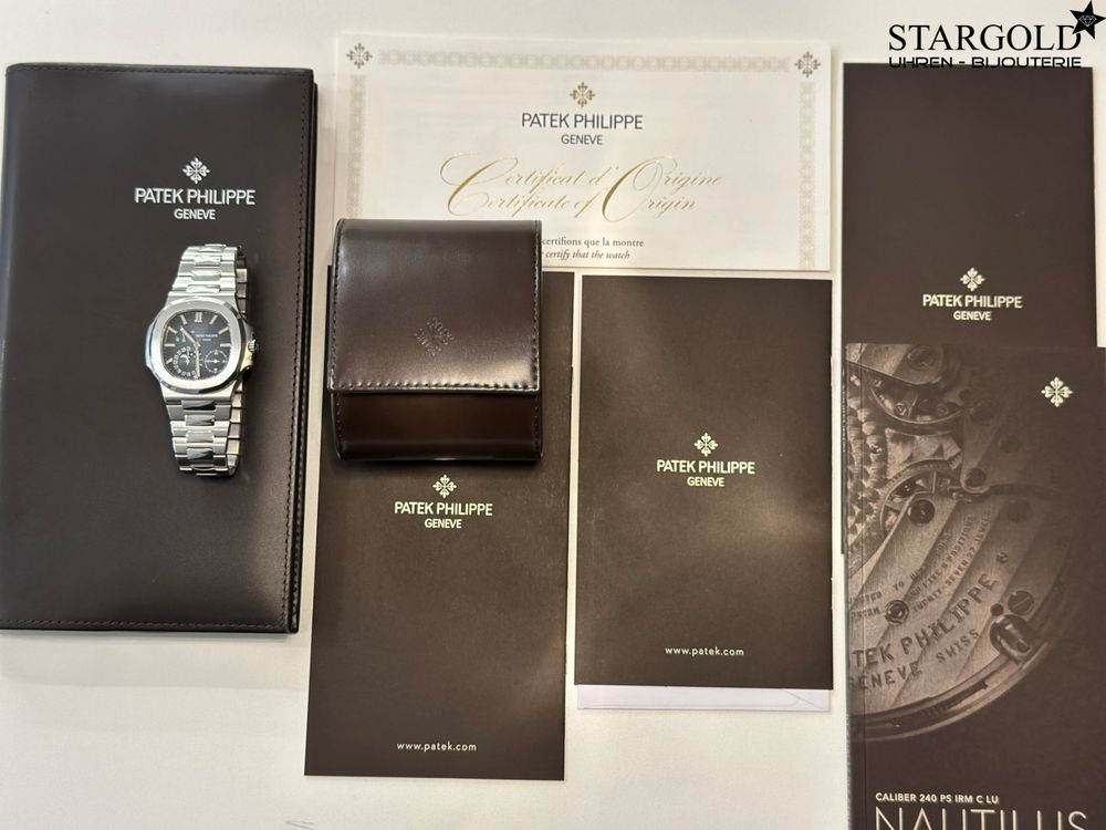 Patek Philippe Nautilus - 5712/1A-001