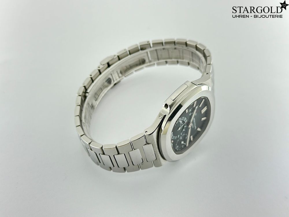 Patek Philippe Nautilus - 5712/1A-001