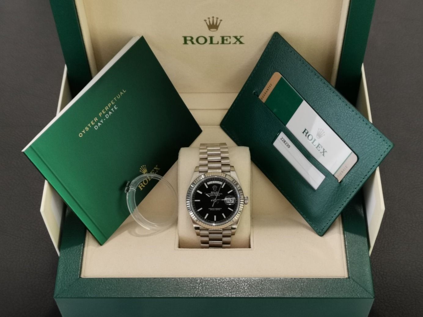Rolex Day-Date 18K white gold - 228239 (full set)