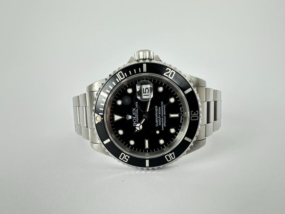 Rolex Submariner Date - 16610