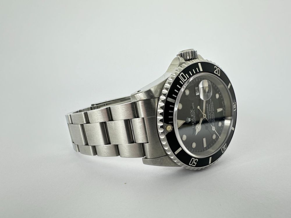 Rolex Submariner Date - 16610