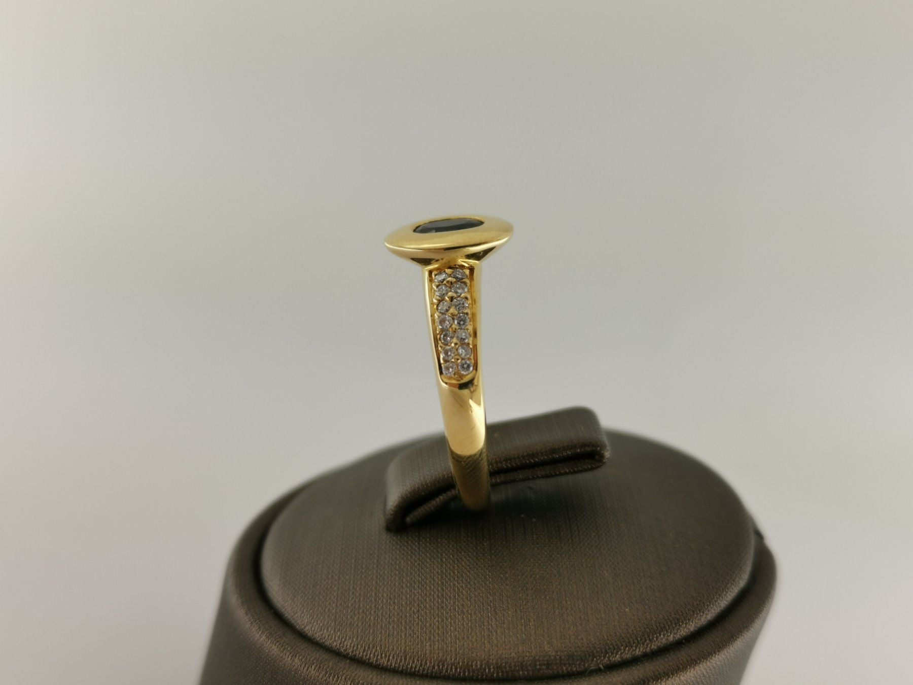 18K Goldring mit Diamanten und Saphir - RING06124