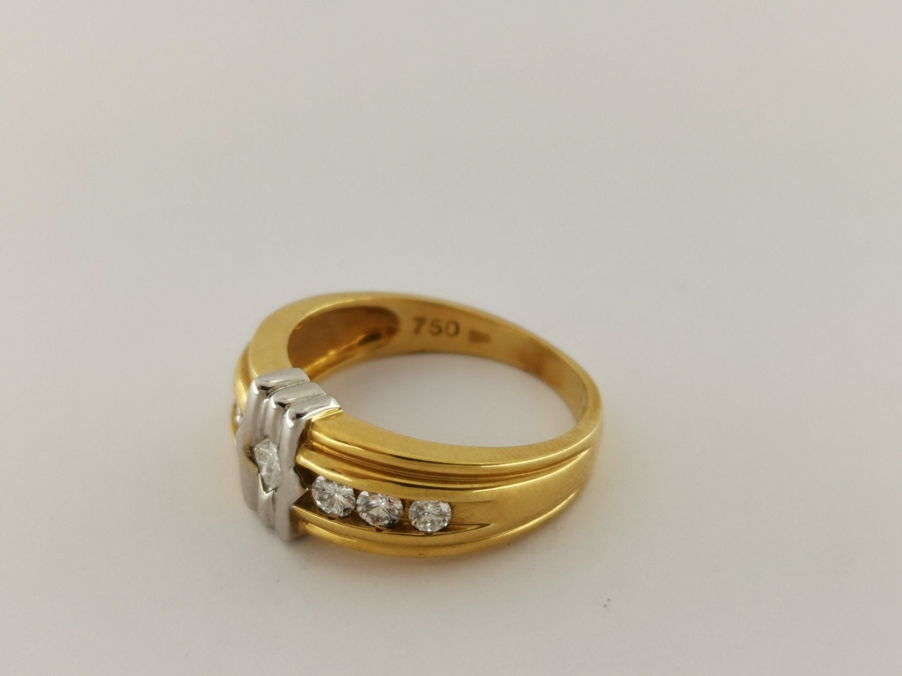18K Goldring mit Diamanten - RING061215