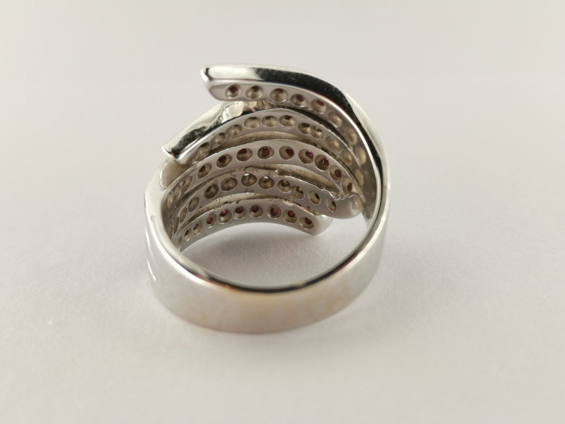 18K Weissgold Ring mit Diamanten und Rubin - RING05121