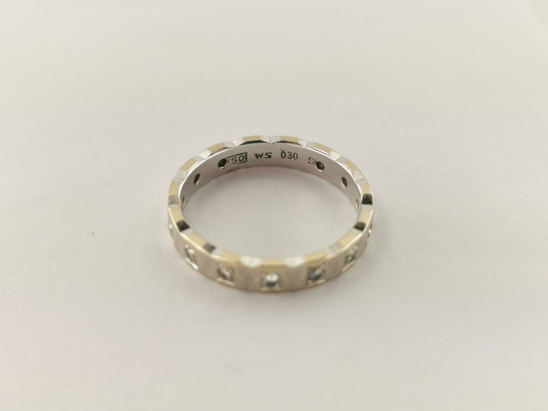 18K Weissgold Ring mit Diamanten