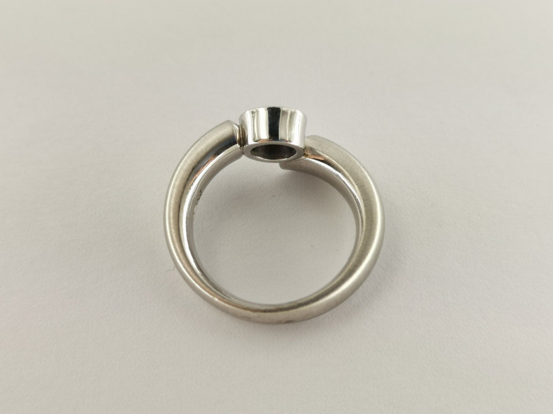 18K Weissgold Ring mit Saphir - RING05122