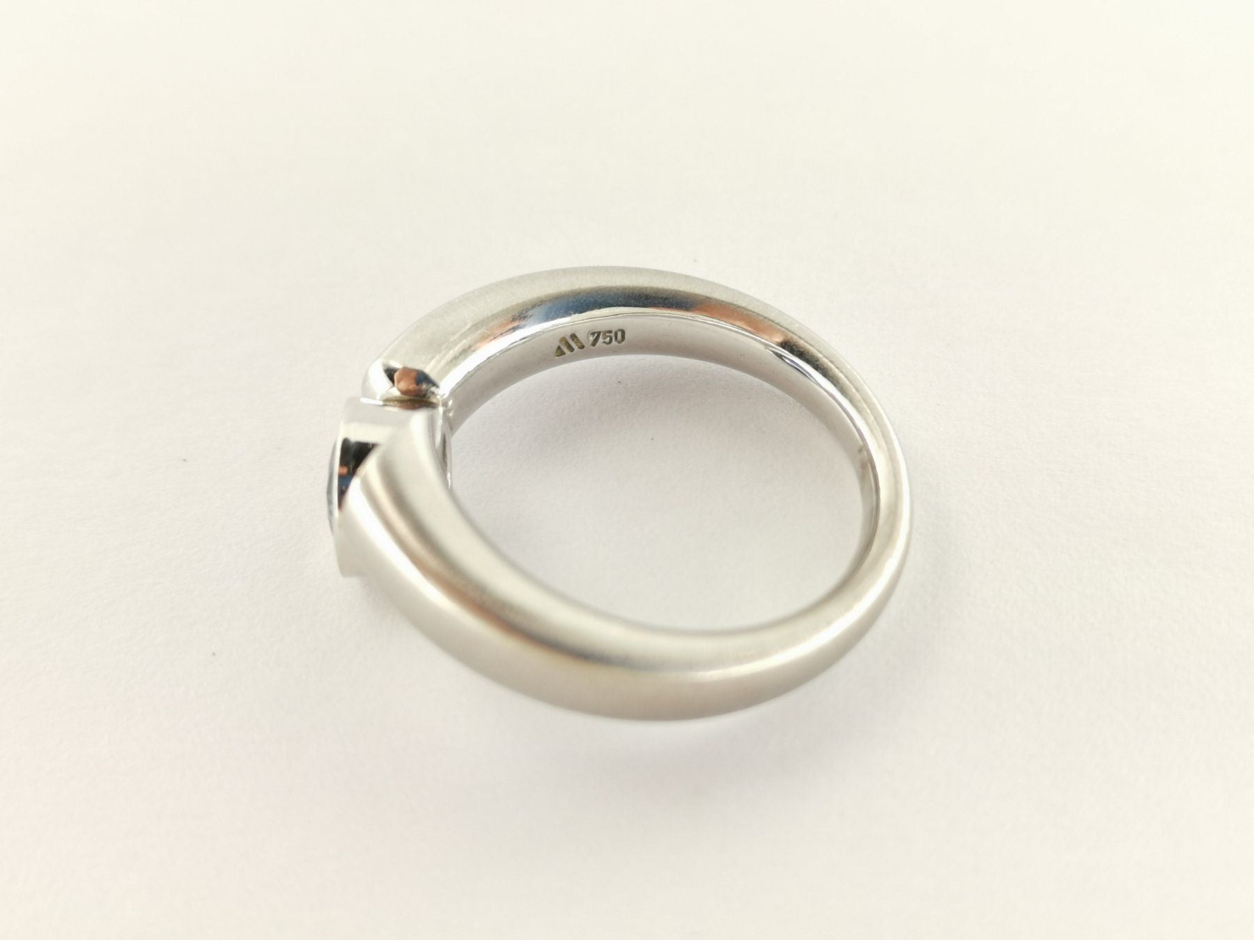 18K Weissgold Ring mit Saphir - RING05122