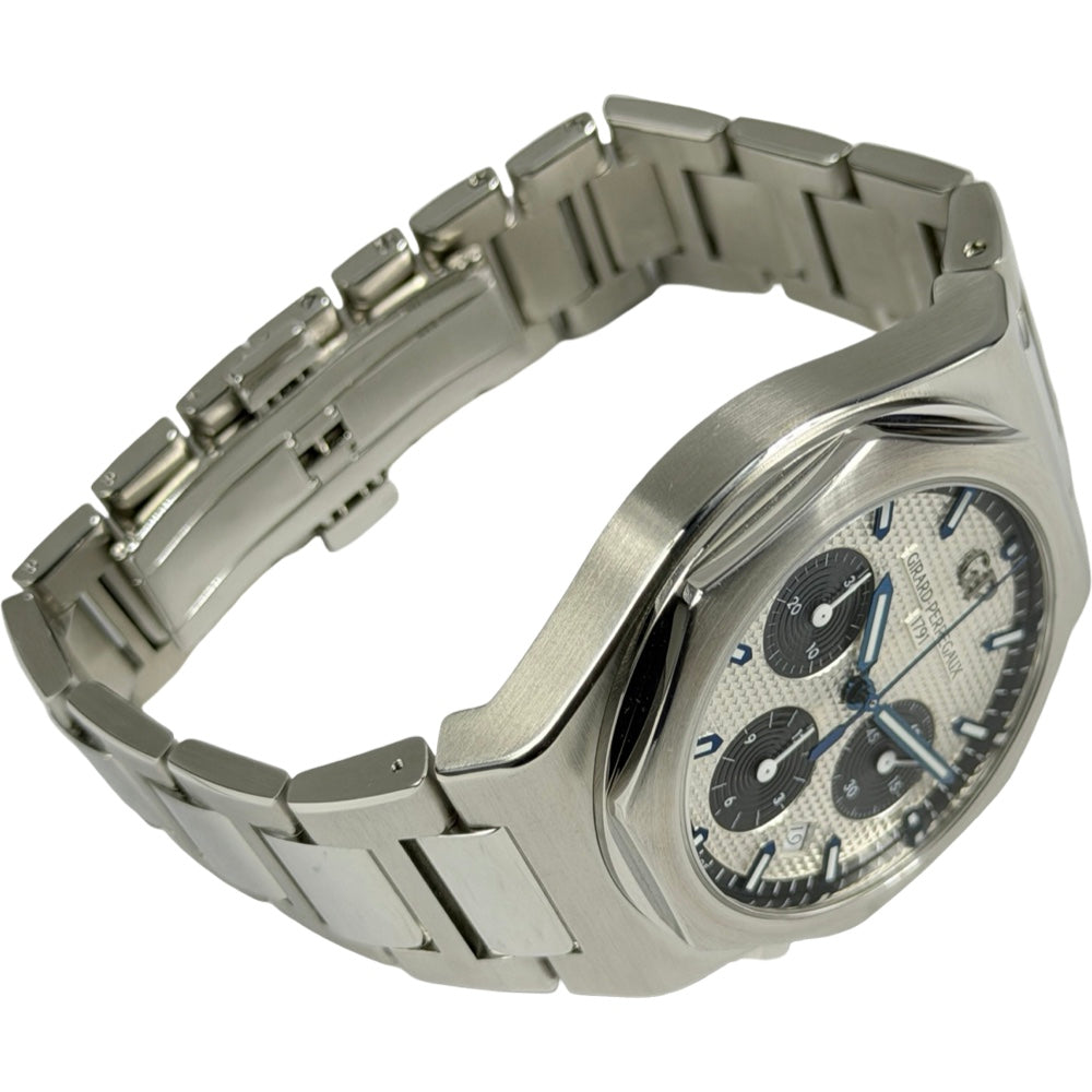 Girard Perregaux Laureato Chronograph - 81020-11-131-11A