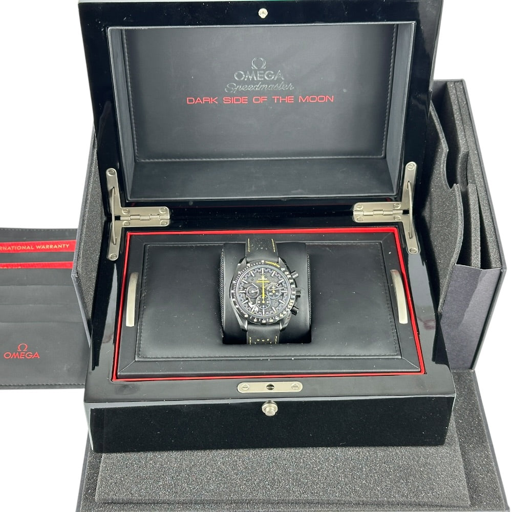 Omega Speedmaster Dark Side of the Moon Apollo 8 Pre-Owned Herrenuhr