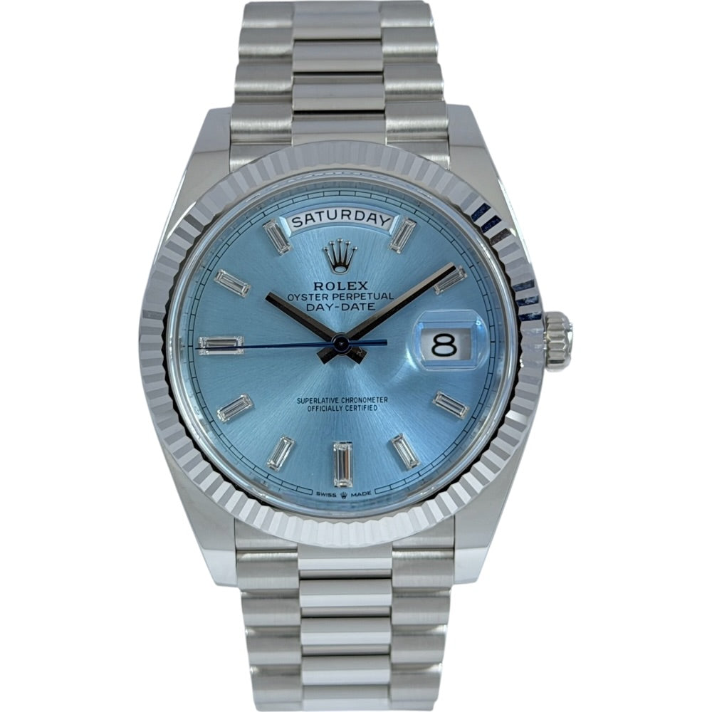 Rolex Day-Date 40 Platin Ice Blue Baguette - 228236 auf Stargold.ch erhältlich.