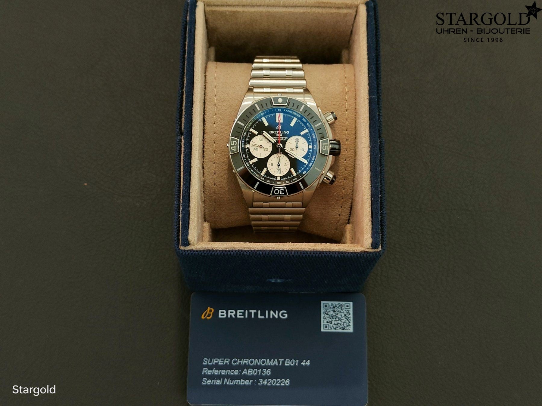 Breitling Super Chronomat B01 44 - with box & papers