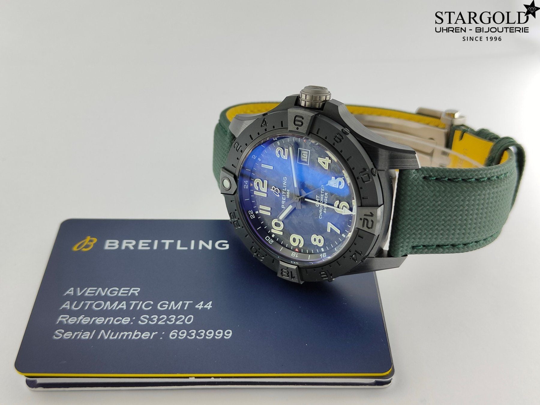 Breitling Avenger Automatik GMT 44 Night Mission - S32320101