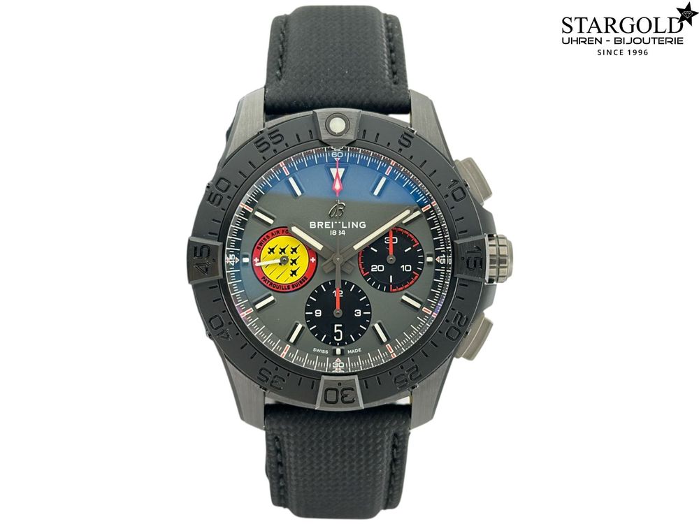 Breitling Avenger B01 Chronograph 44 Swiss Air Force Team SB auf Stargold.ch erhältlich.