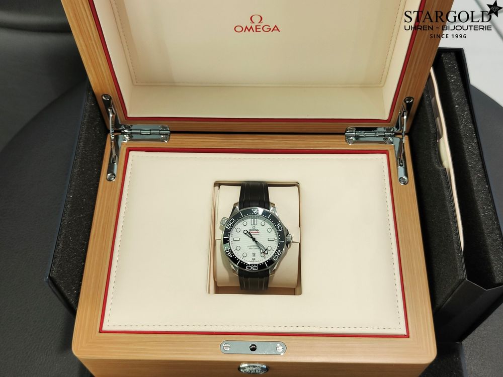 Omega Seamaster Diver 300 - 210.32.42.20.04.001