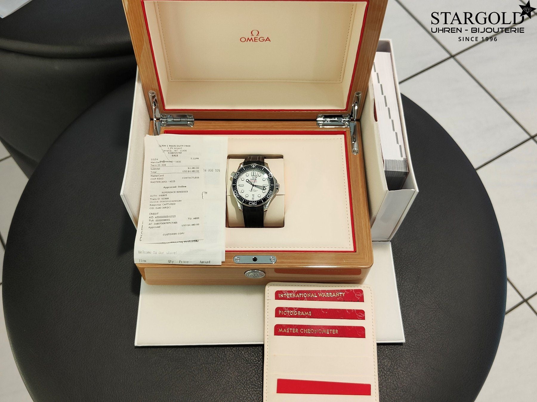 Omega Seamaster Diver 300 - 210.32.42.20.04.001