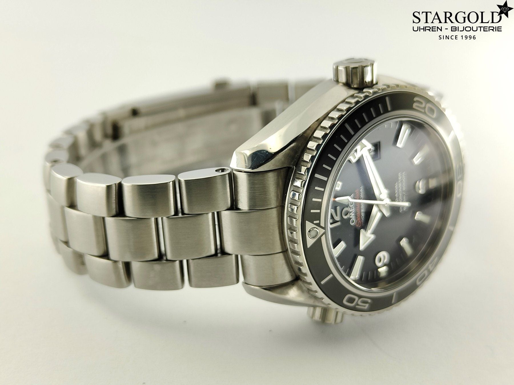 Omega Seamaster Planet Ocean - 232.30.38.20.01.001