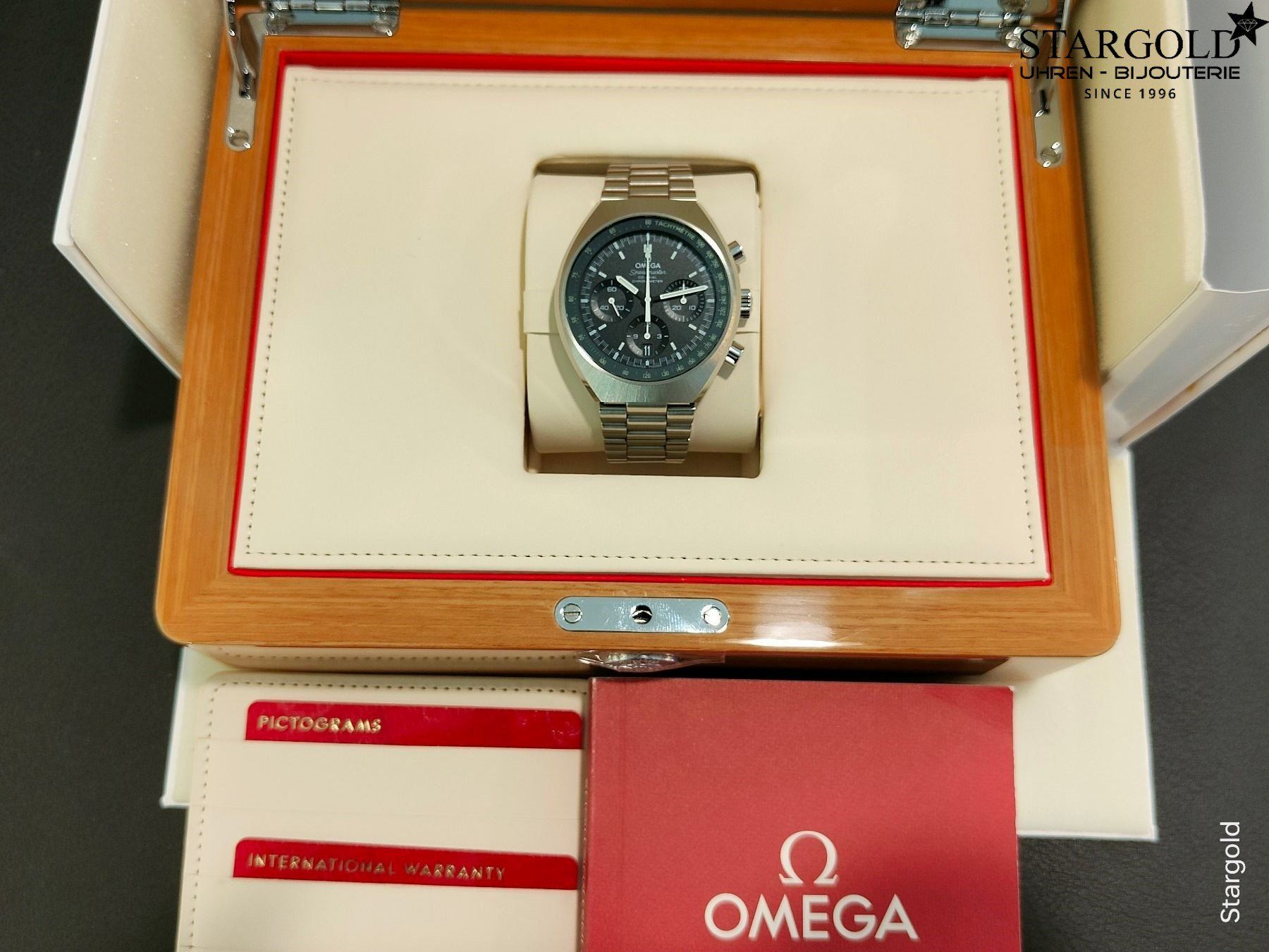 Omega Speedmaster Mark II - 327.10.43.50.01.001
