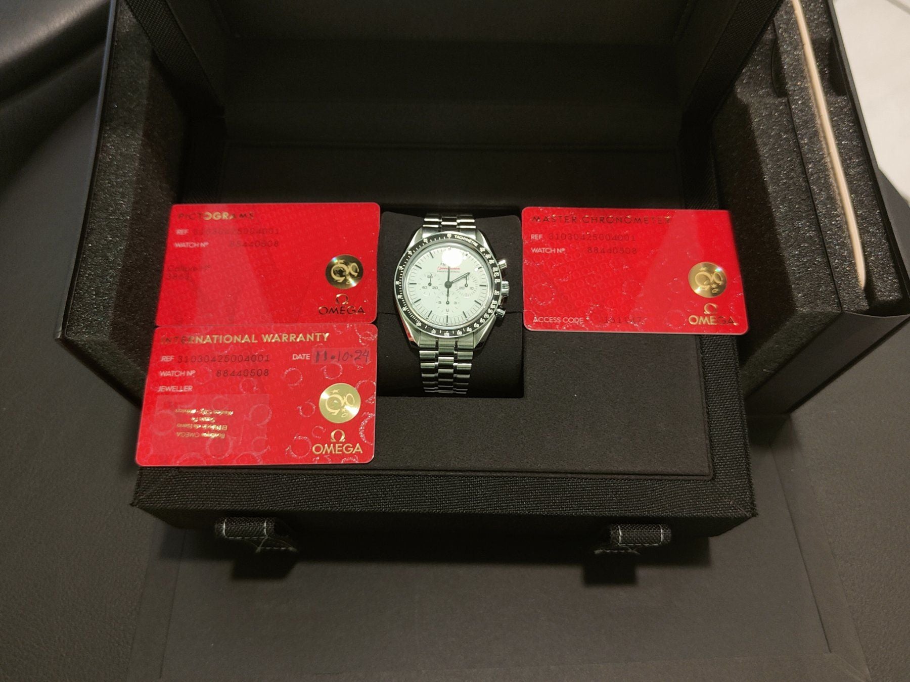 Omega Speedmaster Professional Moonwatch - 310.30.42.50.04