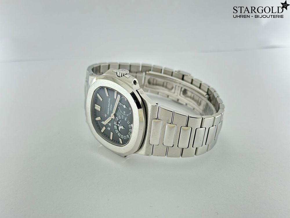 Patek Philippe Nautilus - 5712/1A-001