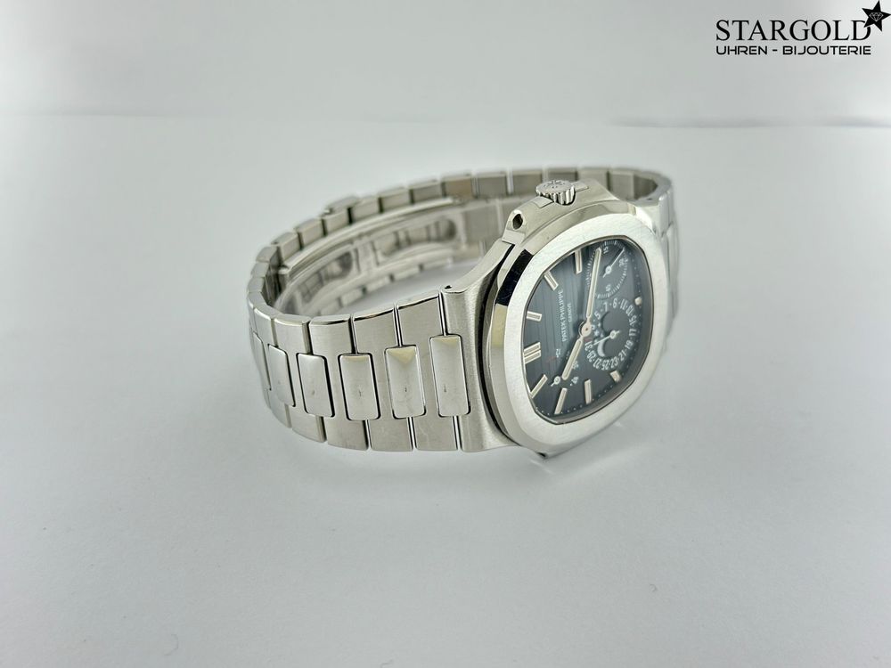 Patek Philippe Nautilus - 5712/1A-001