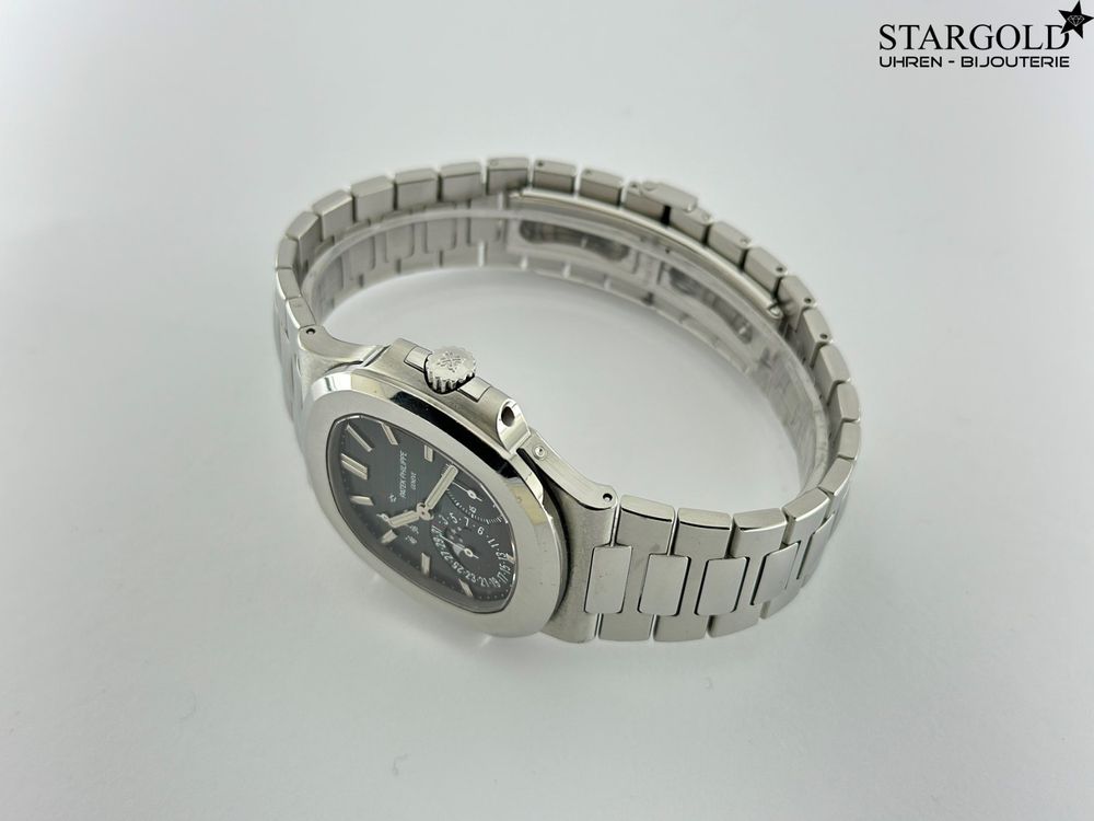 Patek Philippe Nautilus - 5712/1A-001