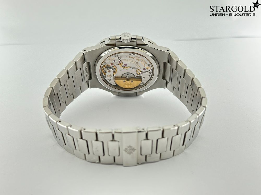Patek Philippe Nautilus - 5712/1A-001
