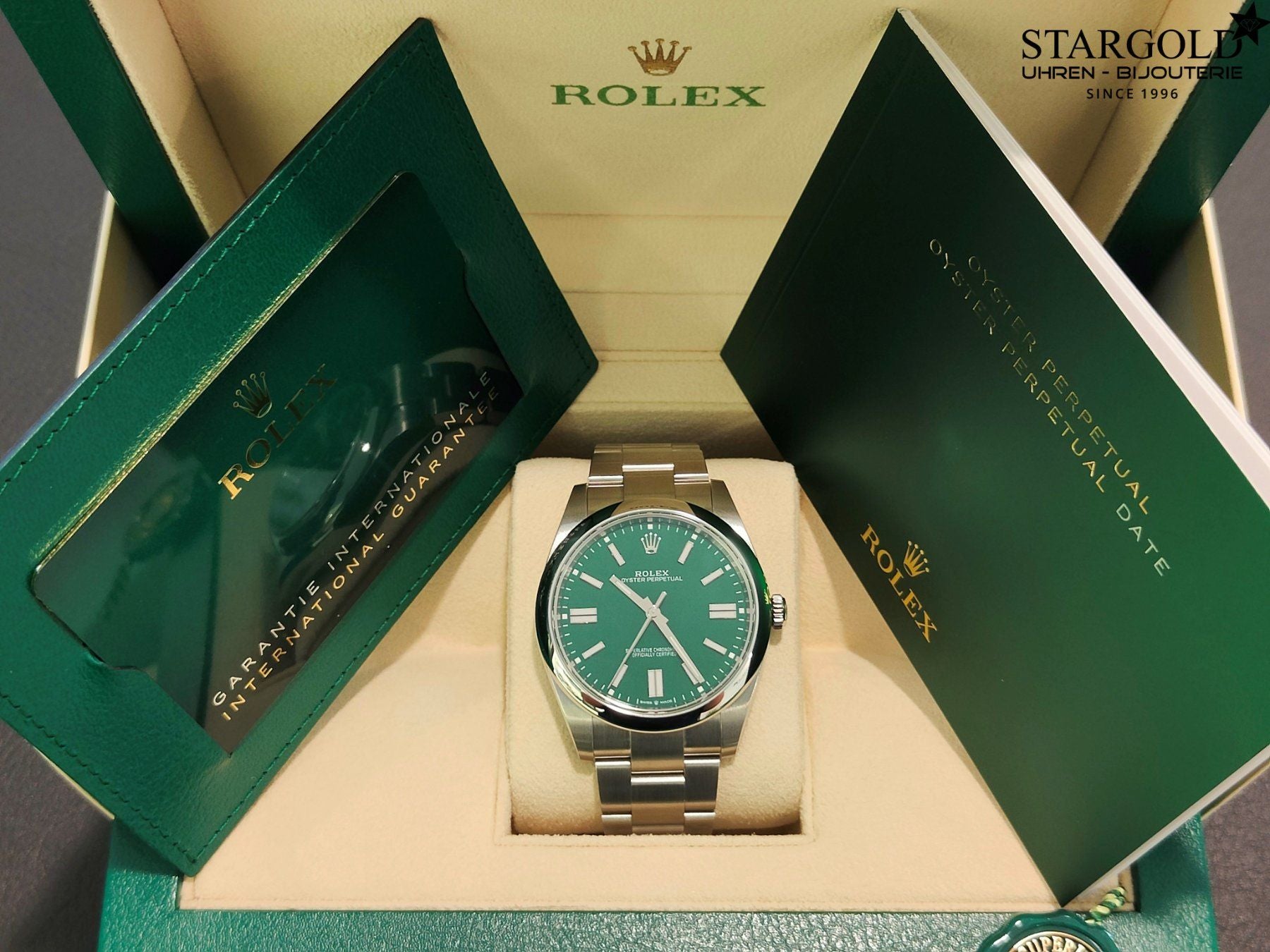 Rolex Oyster Perpetual vert 41 - 124300