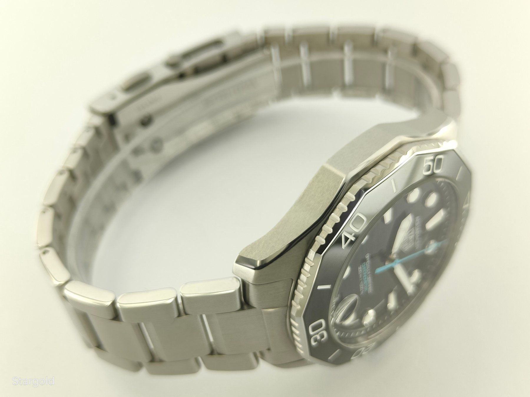 TAG Heuer Aquaracer 300M Professional 300 Date