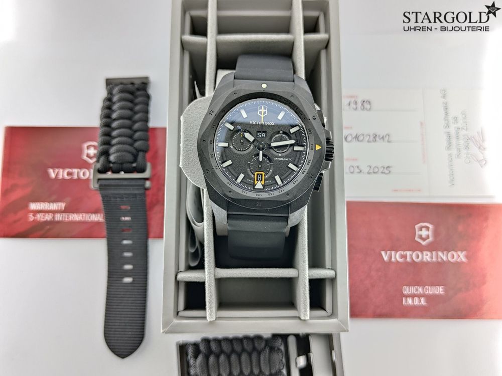 Victorinox Swiss Army I.N.O.X Carbon Chronograph 43mm - 241989